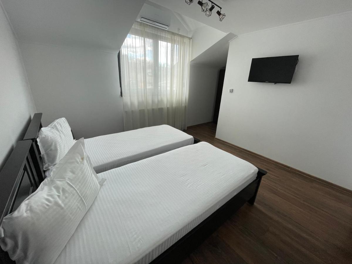 Dr House Motel Mioveni Exterior photo