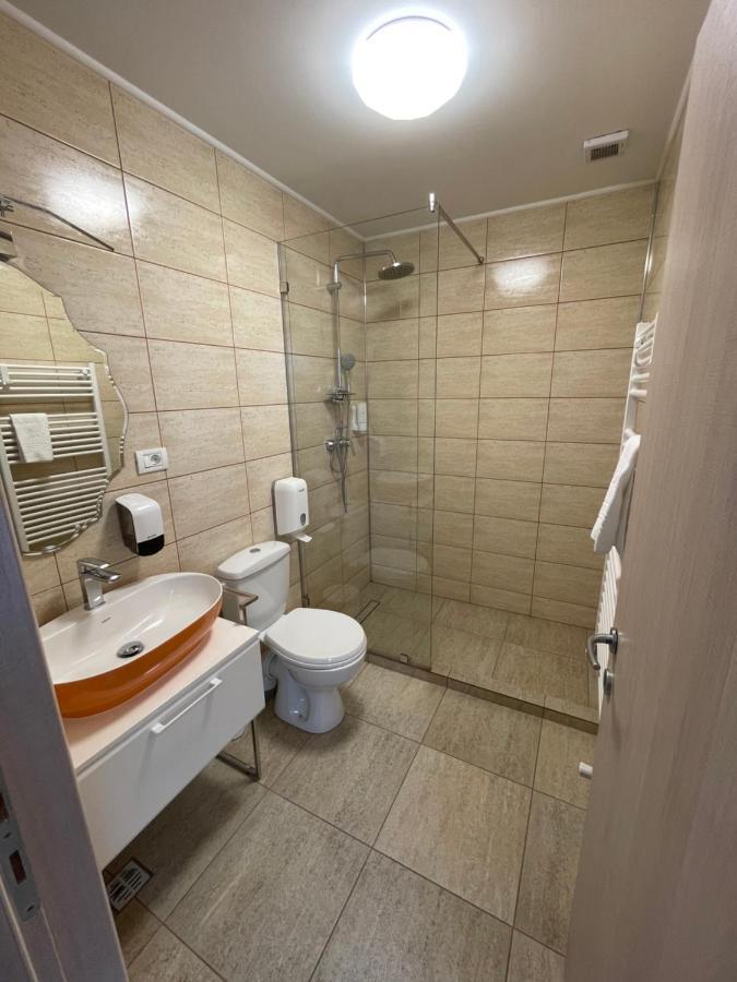 Dr House Motel Mioveni Exterior photo