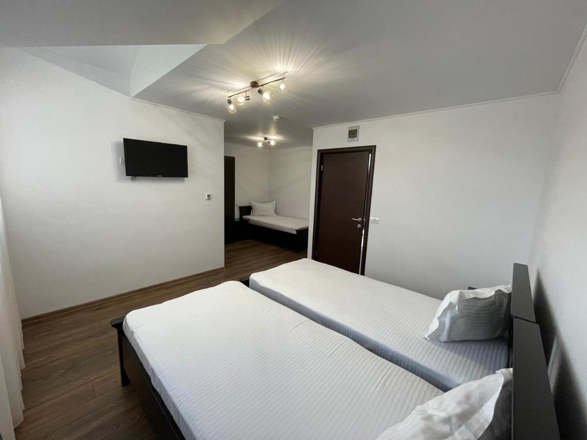 Dr House Motel Mioveni Exterior photo