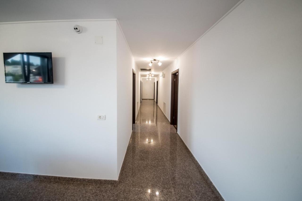 Dr House Motel Mioveni Exterior photo