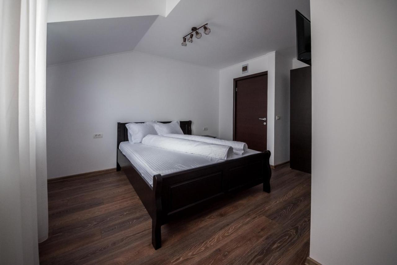 Dr House Motel Mioveni Exterior photo